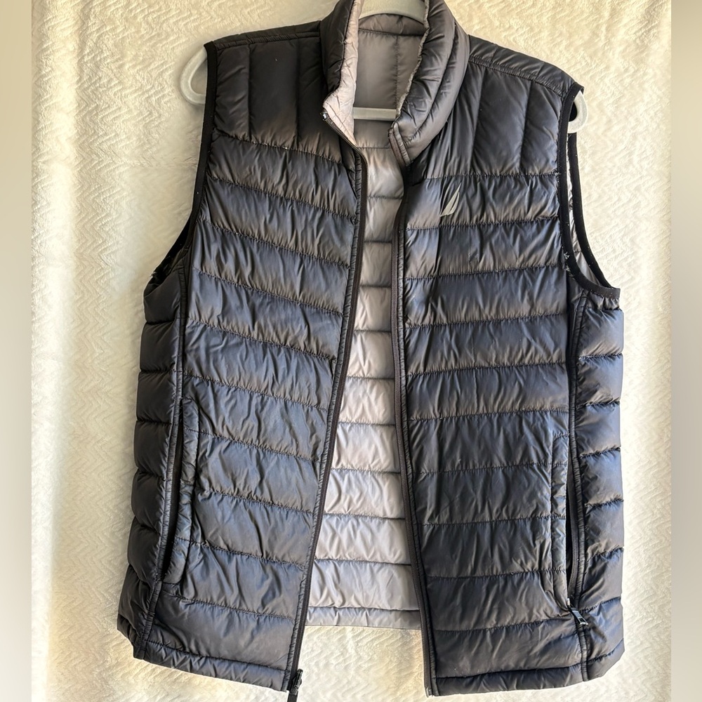 Nautica Men's Quilted Puffer Vest - Black and Gray
